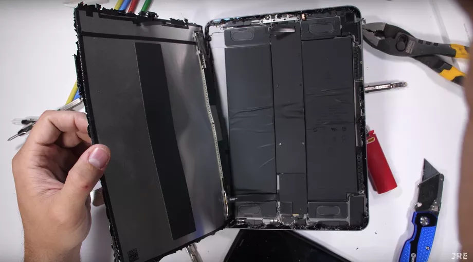 جهاز أيباد برو 2018 يُمكن ثنيه بسهولة