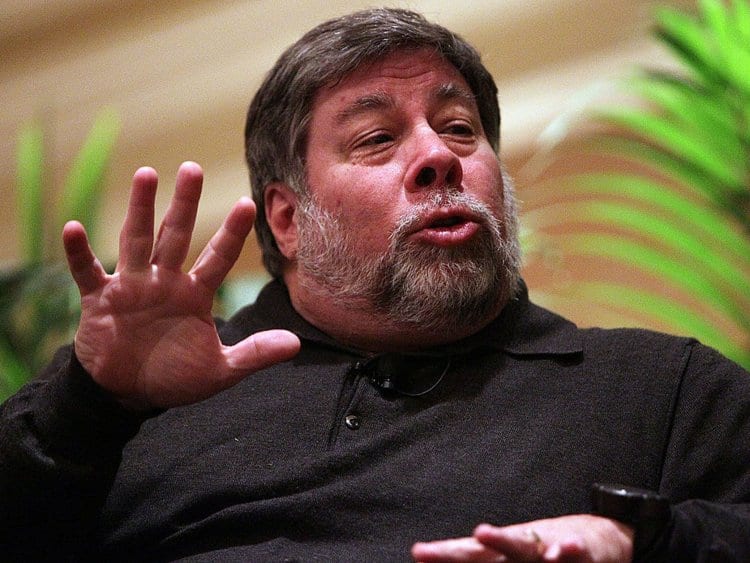 ستيف وازنياك ينصح فيسبوك وزوكربرج بأن يهتموا بالأخلاق أكثر من المال!