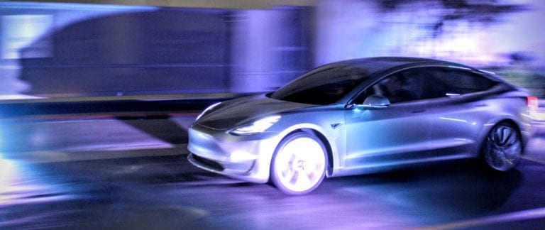 أسباب تمنعك من شراء سيارات تيسلا