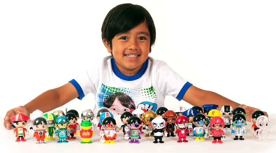 طفل يحقق 22 مليون دولار سنويًا ويصنف على أنه اليوتيوبر الأعلى دخلًا في العالم