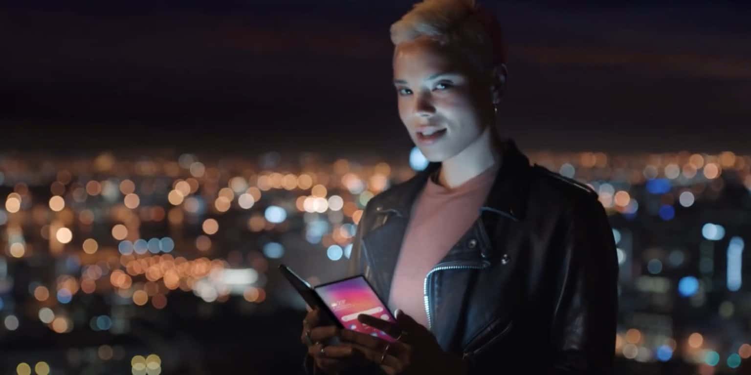 شاهد هاتف سامسونج القابل للطي يُنشر عن طريق الخطأ