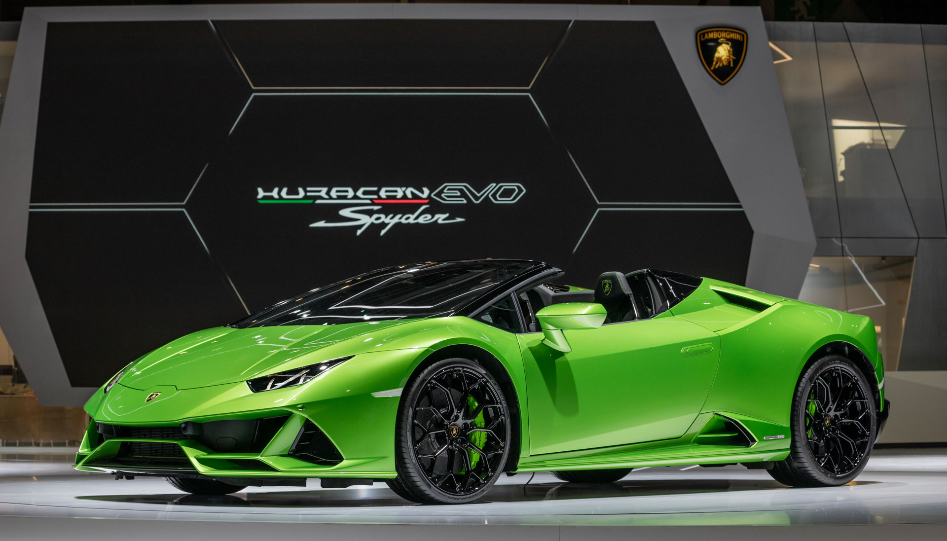 لامبرجيني هوراكان ايفو سيارة خارقة مزودة بحاسوق علماق