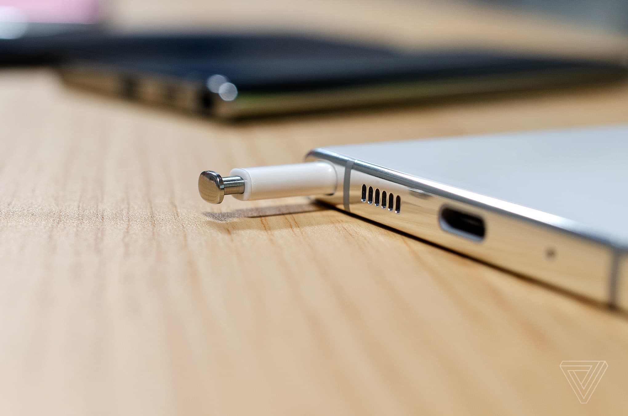 سامسونج توضّح عدم وجود منفذ سماعة في نوت 10