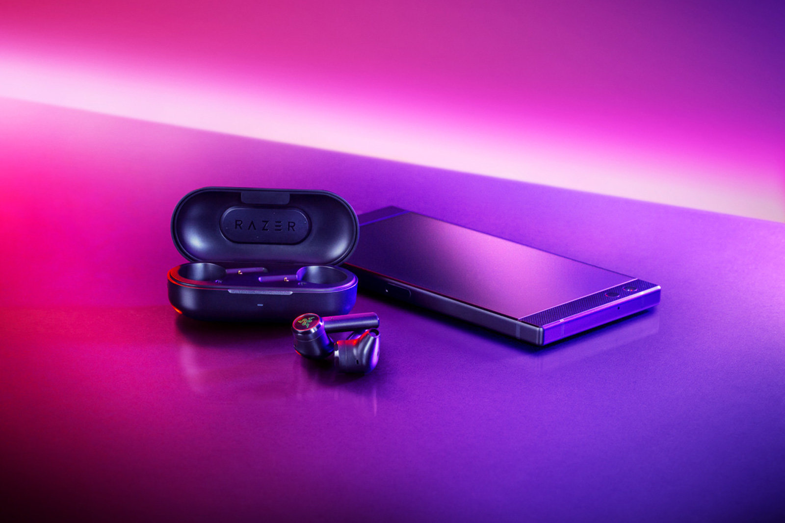 سماعات Hammerhead أول سماعات أذن لاسلكية من شركة رايزر