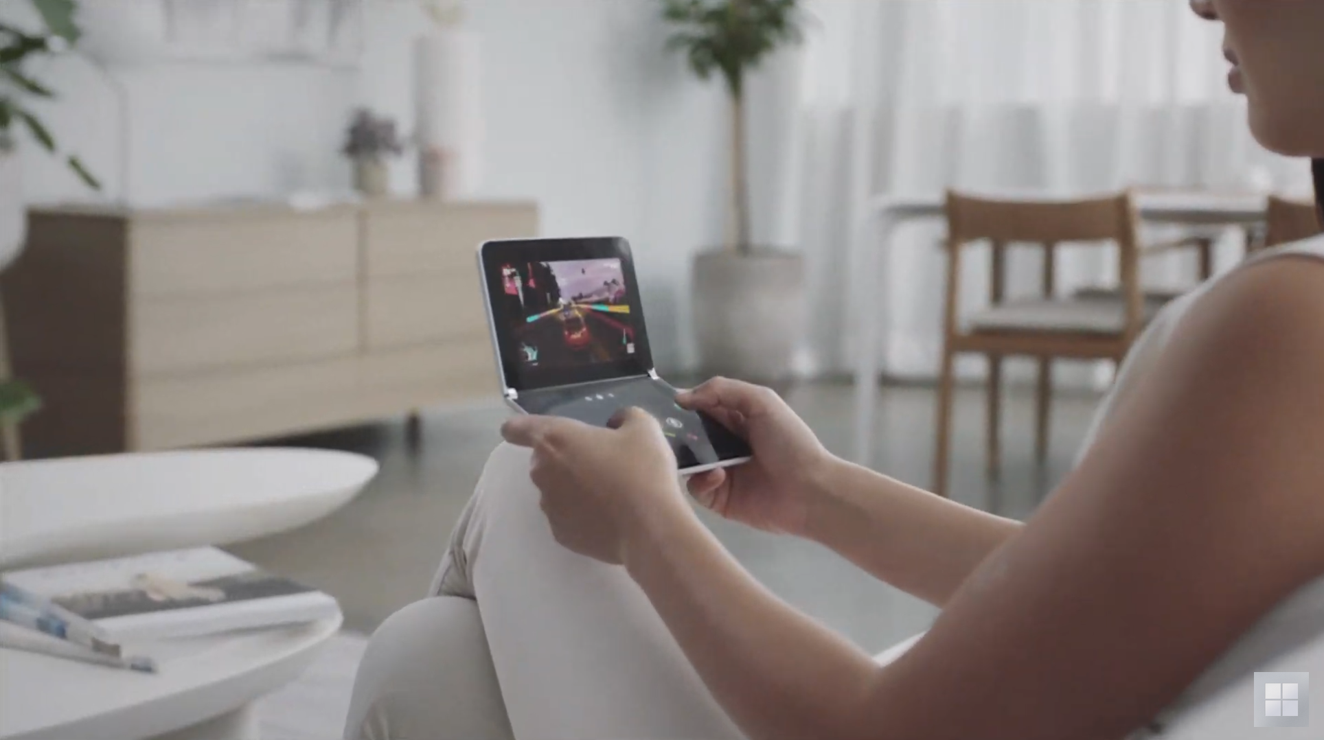مايكروسوفت تطلق هاتف Surface Duo بشاشتين ونظام أندرويد
