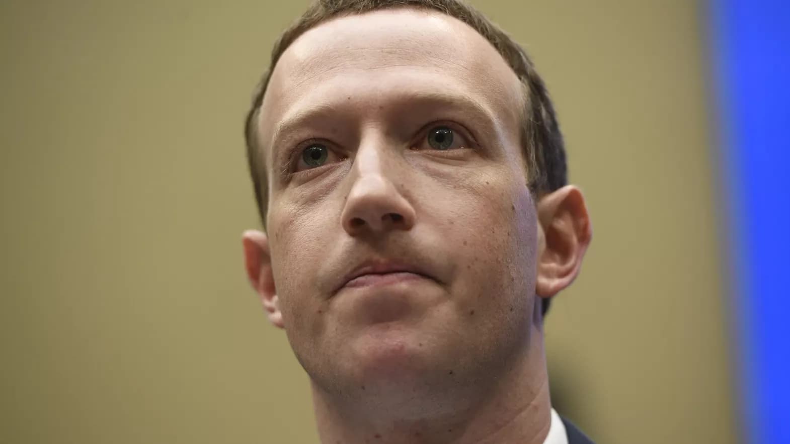 تسريبات زوكربيرج - رئيس فيسبوك يتحدث مع موظفيه حول الانتقادات والمنافسة