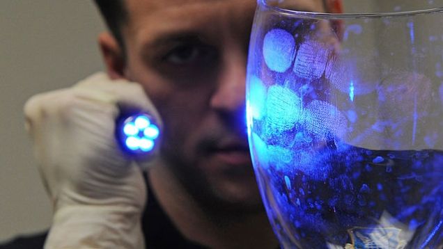 تطبيق جديد يمكنه مسح بصمة الأصابع على كوب زجاجية لفتح جهازك