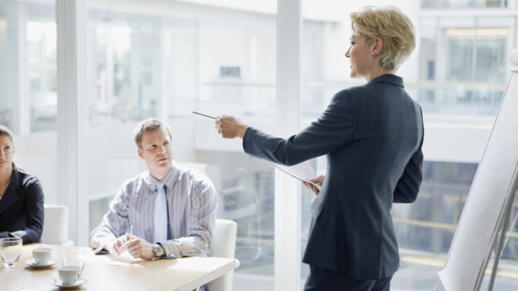 دراسة القيادة النسائية في الشركات تحقق أفضل سعر للأسهم مقارنة بالرجال