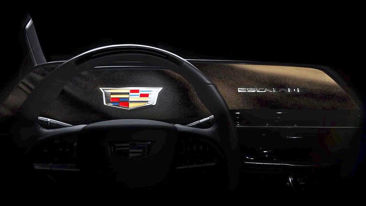 شاشة OLED منحنية وضخمة في سيارة كاديلاك اسكاليد 2021