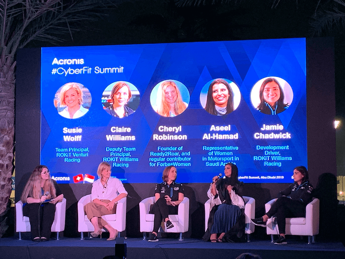 دور النساء في رياضات السيارات و التكنولوجيا