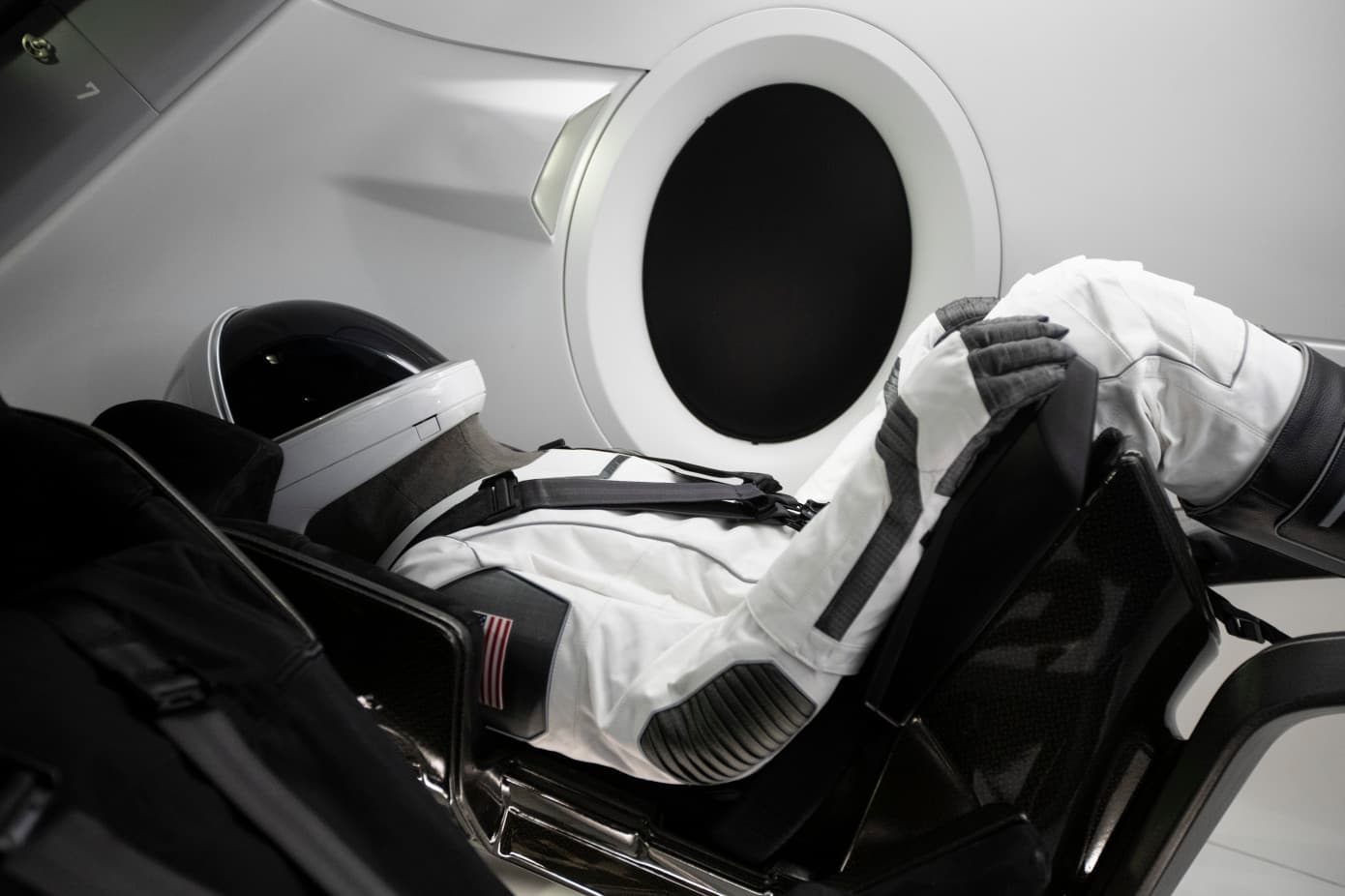 حضّر نفسك لرحلة سياحة فضائية مع سبيس اكس في 2021