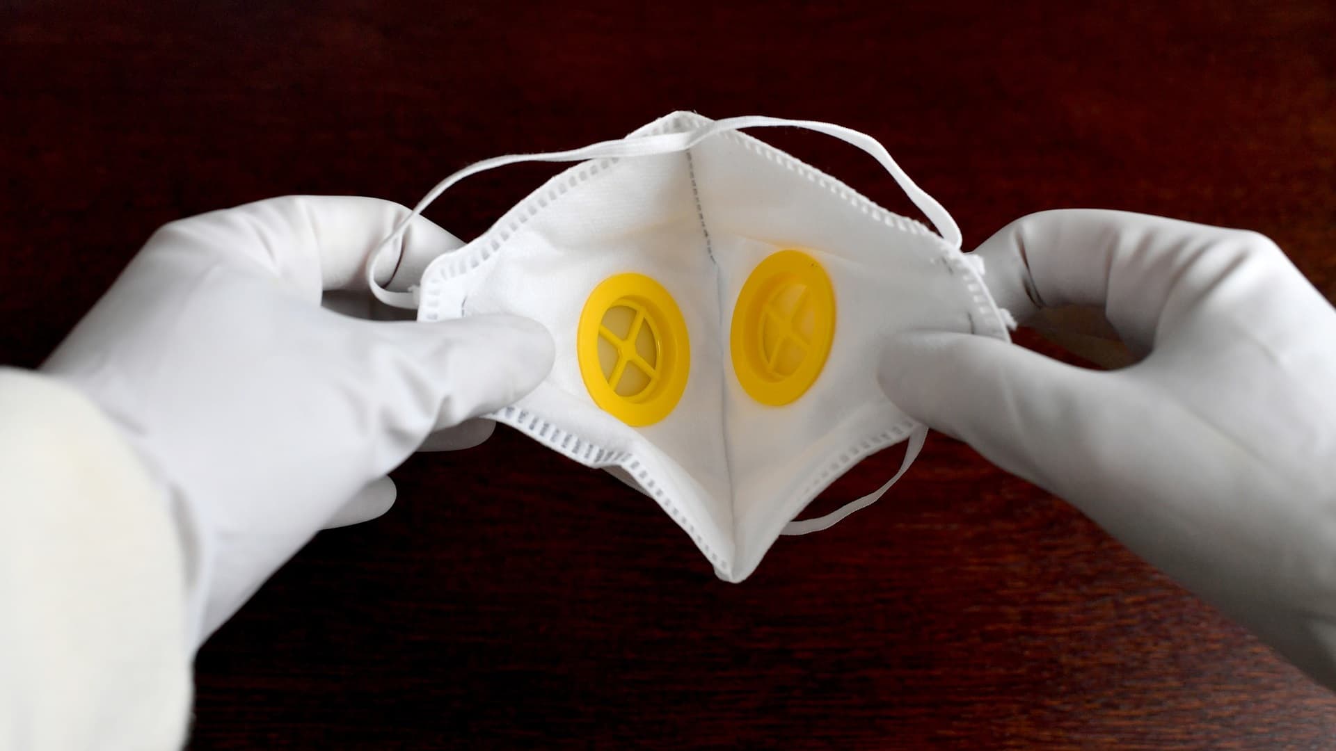 شارب تُخطط لاستخدام مصنع شاشات في إنتاج كمامات الوجه بكميات كبيرة