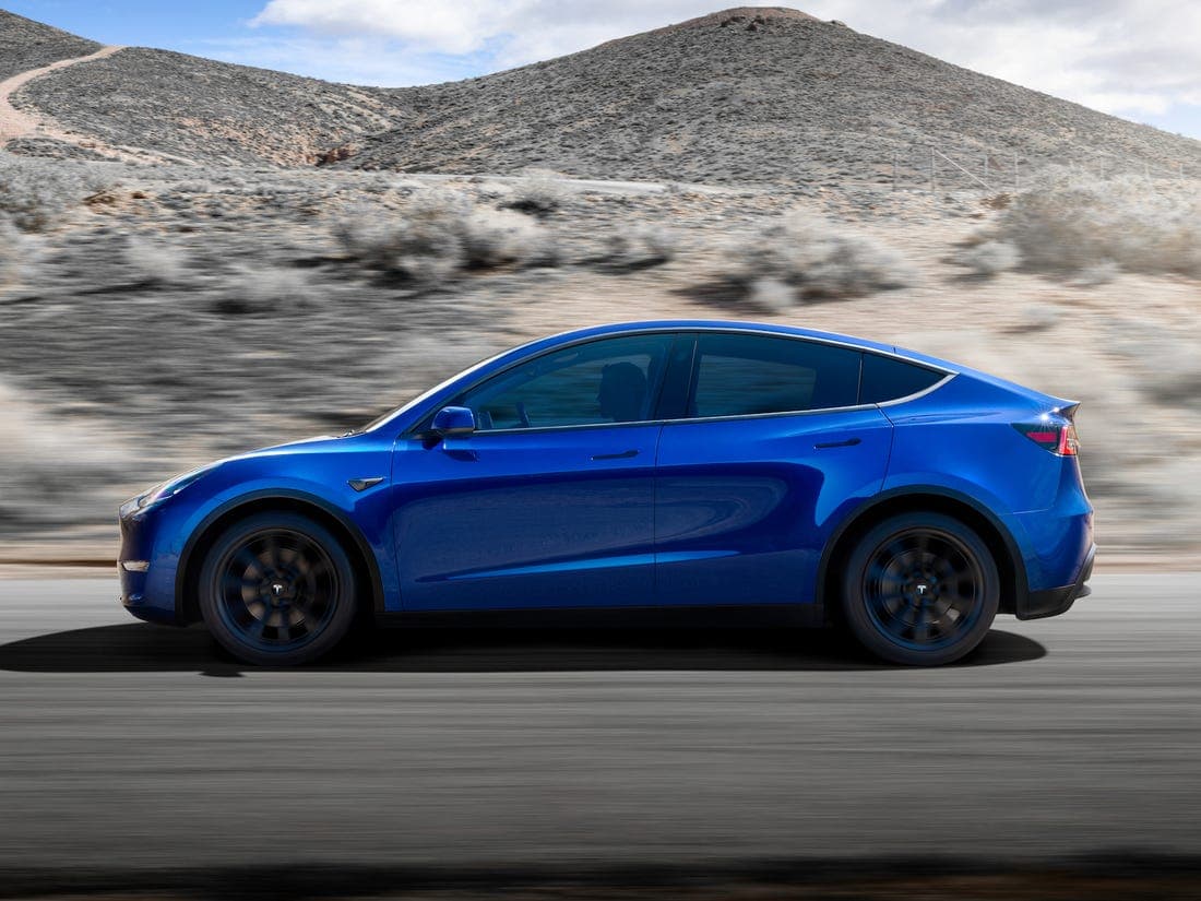 8 مميزات في سيارات تسلا قد لا تعرف عنها أي شيء