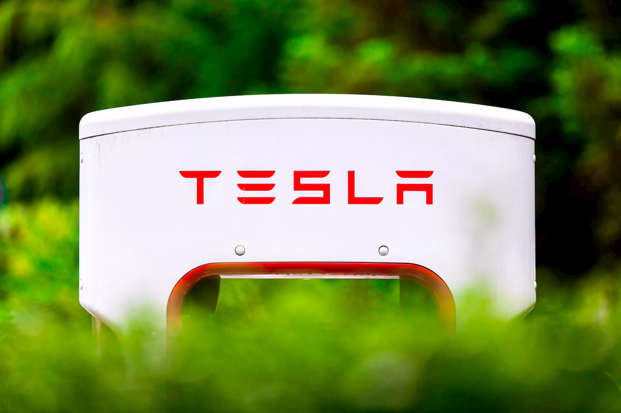 تسلا تملك بطارية تعمل حتى «مليون ميل» قد تكشف عنها قريبًا