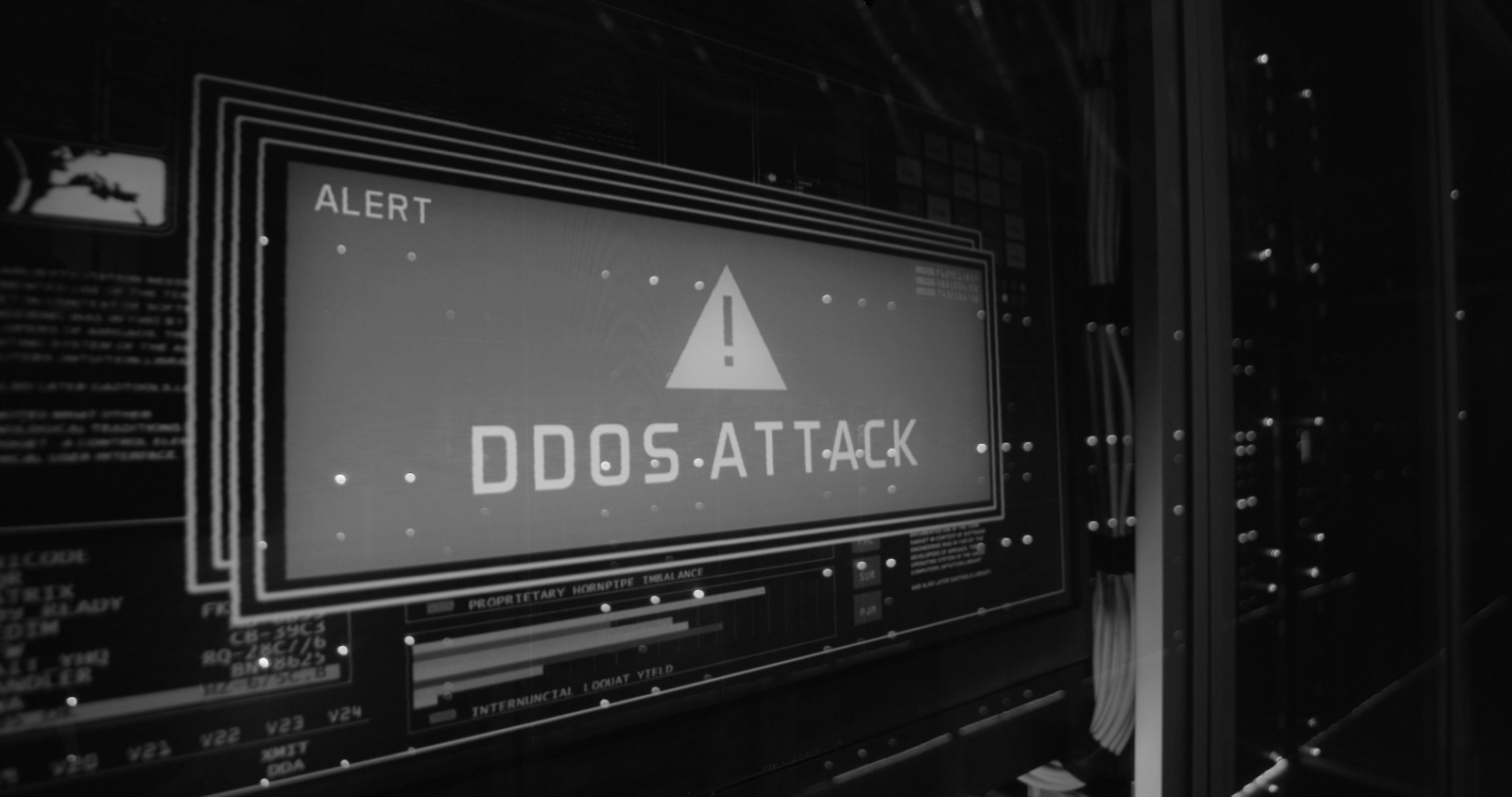 ما هي هجمات رفض الخدمة الموزعة (DDoS)؟ كيف تعمل ولماذا هي مؤذية جداً؟