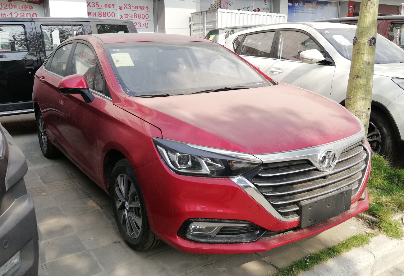 أفضل السيارات الكهربائية مبيعاً في العالم: تسلا في الصدارة والشركات الصينية تتقدم