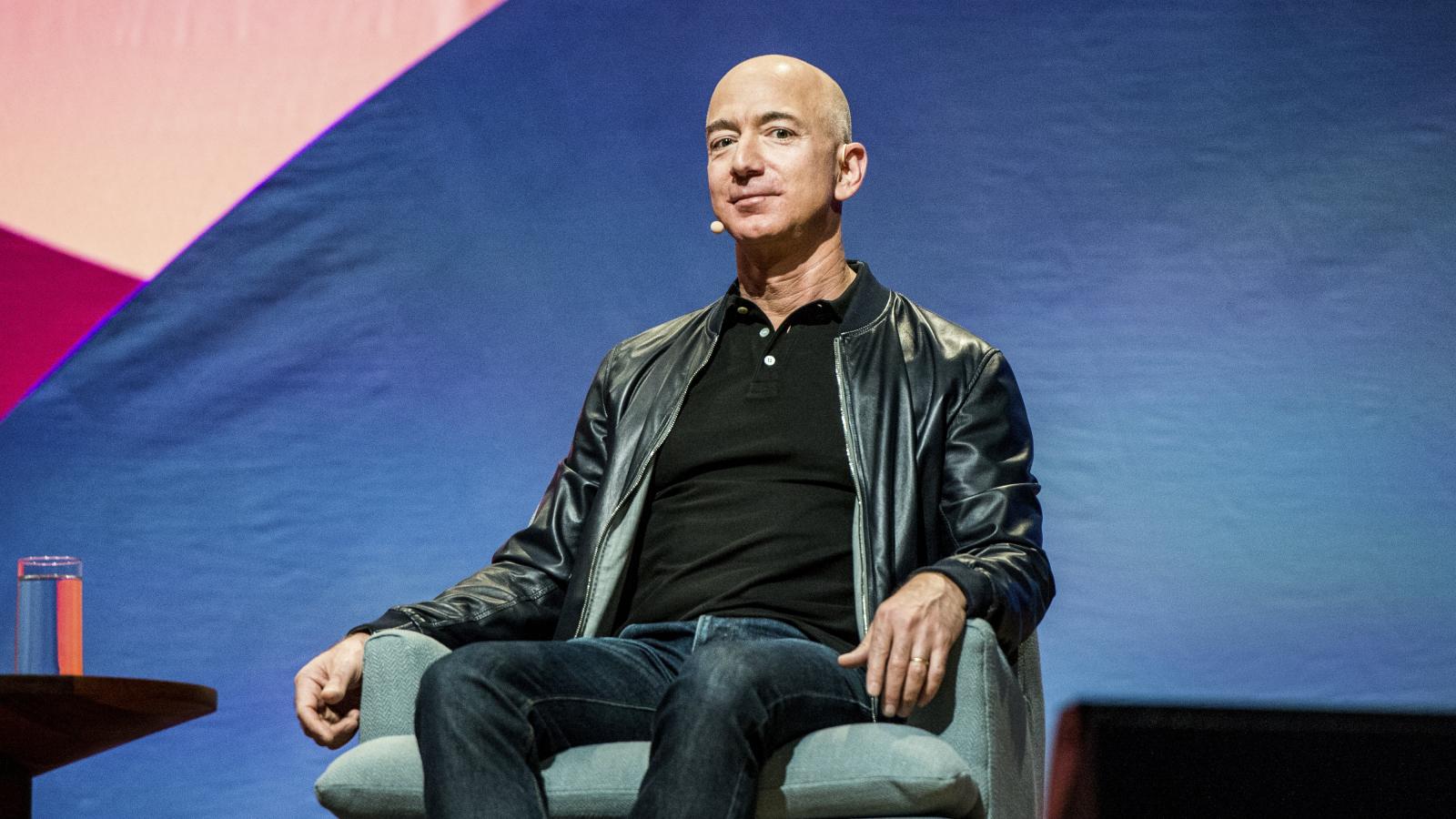 من إيلون ماسك حتى جيف بيزوس، من أين جمع أثرياء التقنية أموالهم؟