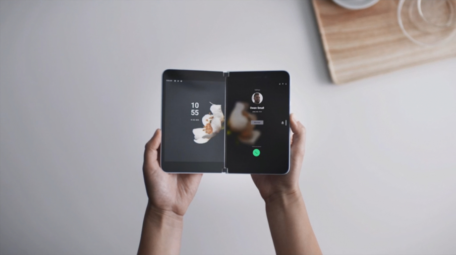 مايكروسوفت تقترب من إطلاق هاتف Surface Duo ذو الشاشتين