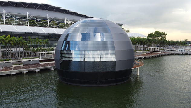 أبل تنوي افتتاح أول متجر عائم لها في سنغافورة