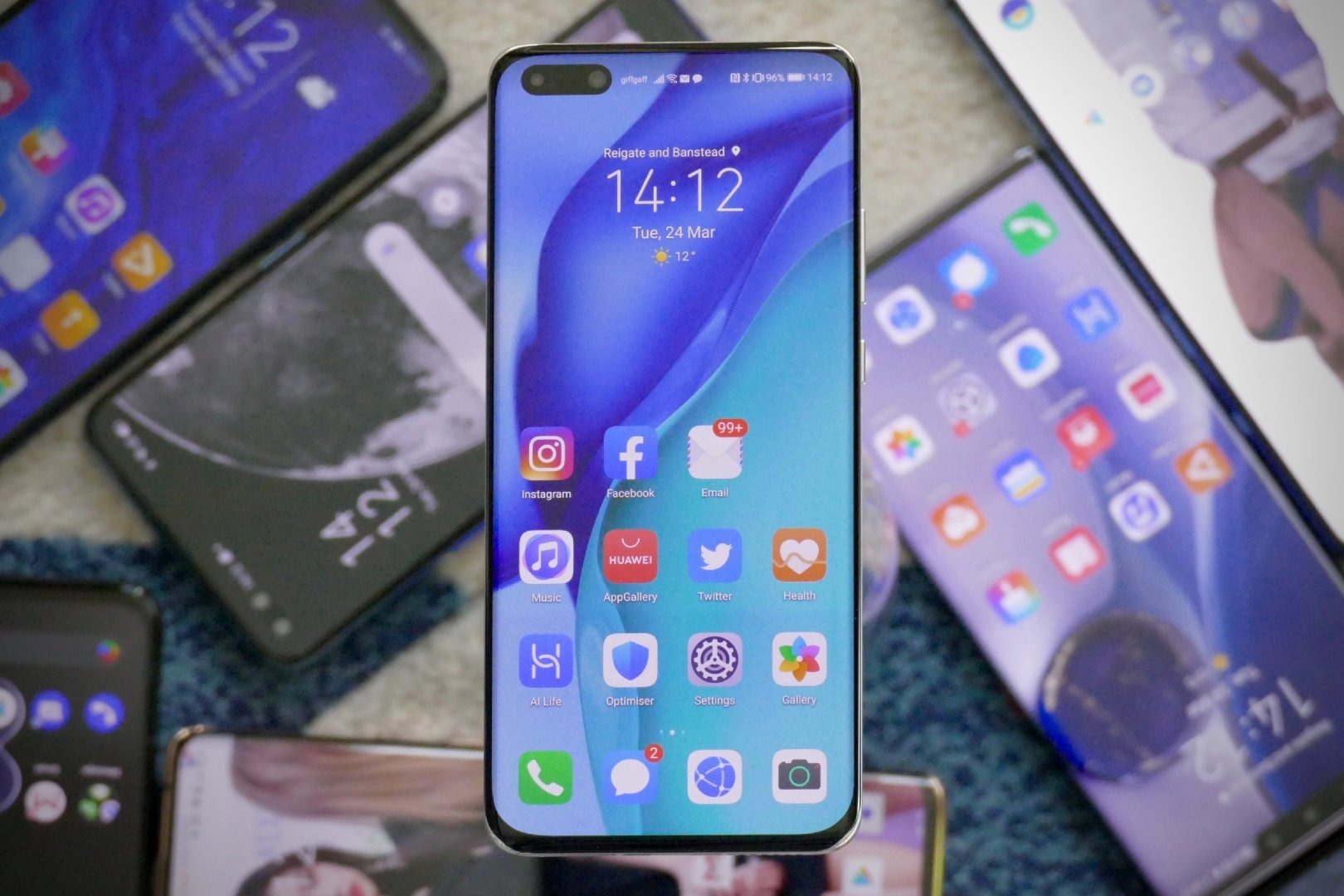 هواتف هواوي القادمة لن تحصل على شاشات من LG أو Samsung