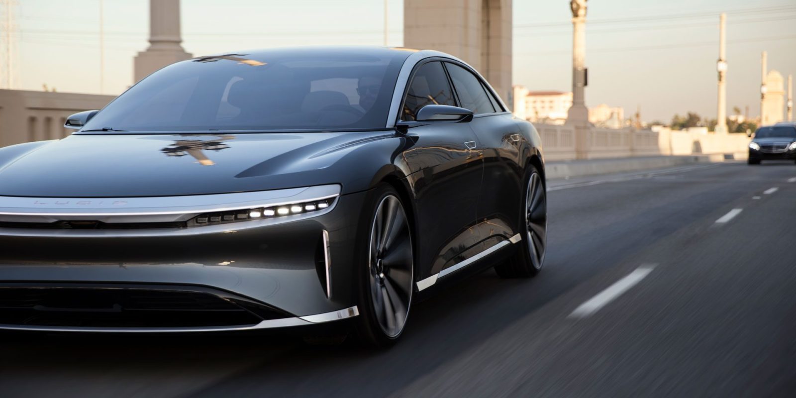 Lucid Air تتفوق على تسلا Model S في سباق الربع ميل