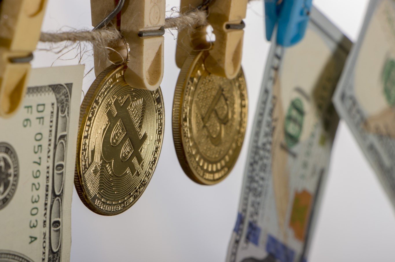 القبض على 33 مجرماً متورطاً بقضايا غسيل الأموال باستخدام العملات الرقمية