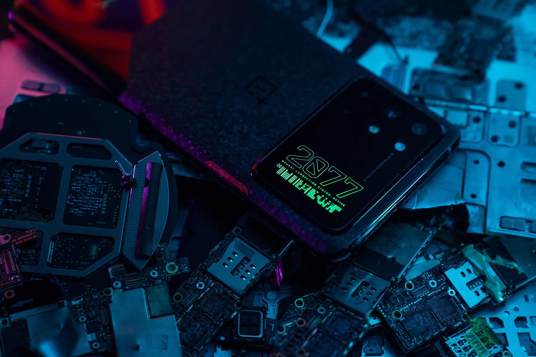 الكشف عن هاتف OnePlus 8T مع تصميم للعبة Cyberpunk 2077