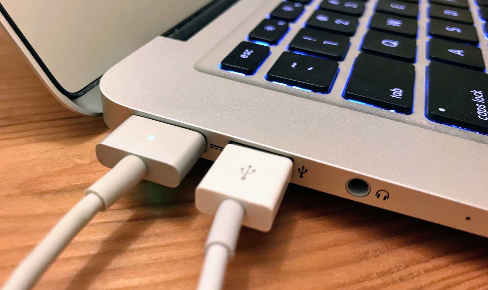 كيف تحمي شاحن لابتوبك من التلف وتحافظ عليه لأطوال وقت ممكن؟