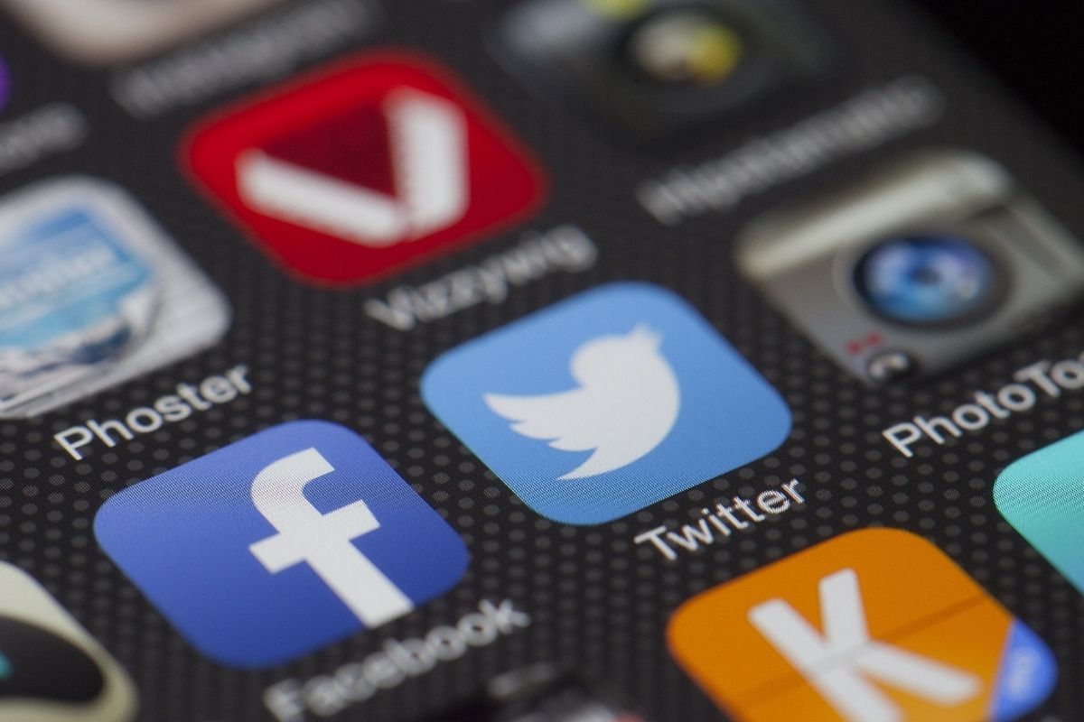 ما هو التايم لاين في تويتر و فيسبوك