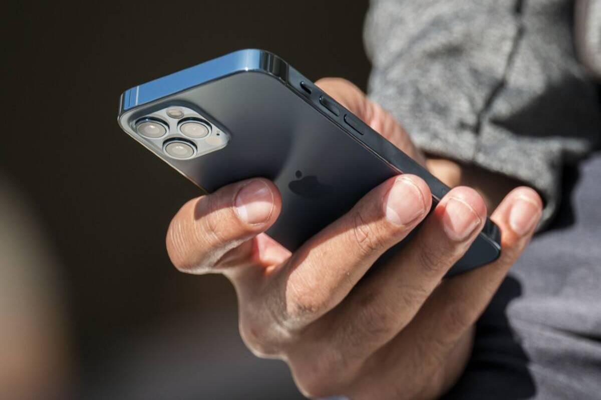 تحذير لمستخدمي آيفون وآيباد من تطبيقات آب ستور