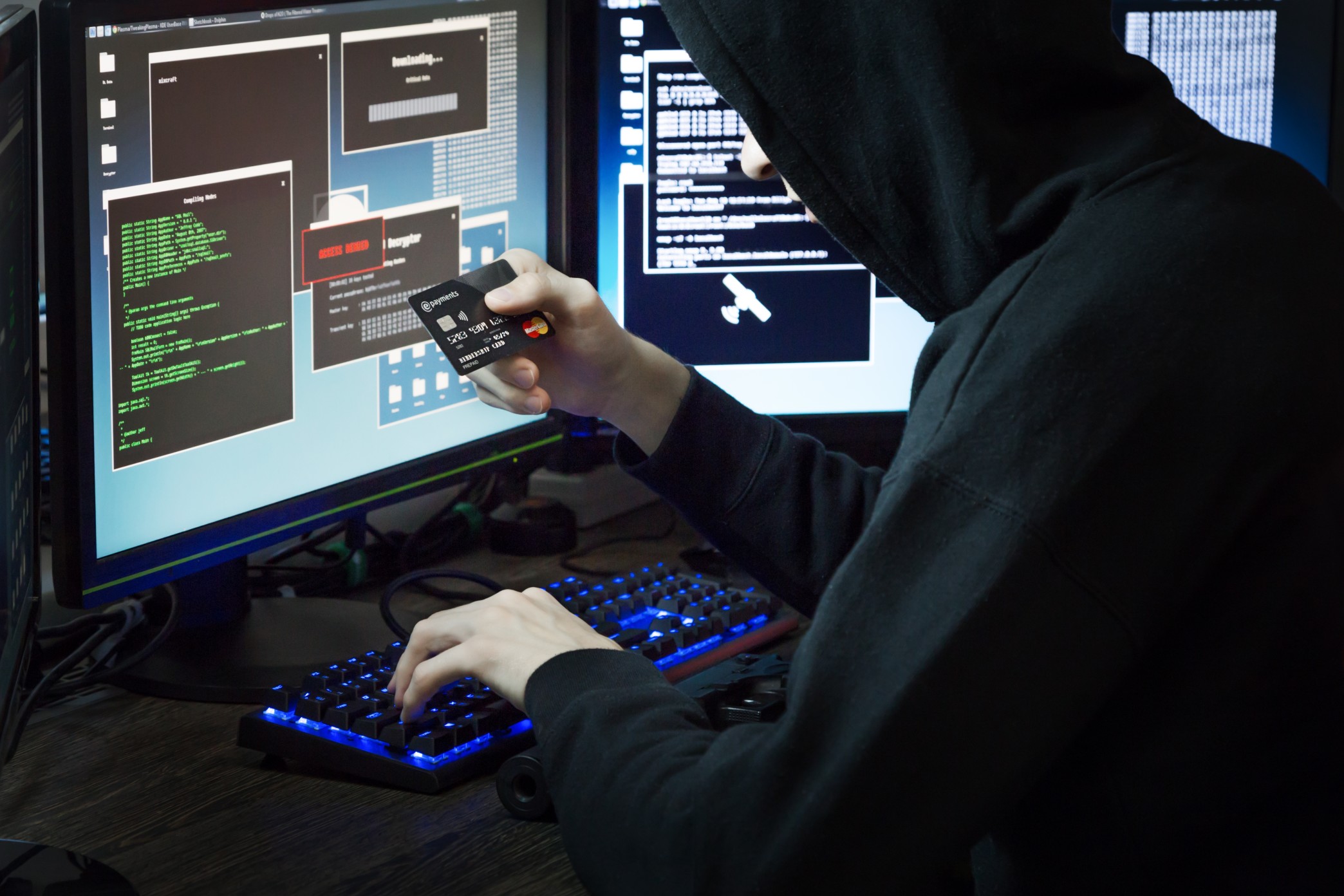 لماذا يهتم المخترقون بجمع معلومات تبدو غير مهمة مثل تاريخ الميلاد أو الحالة العاطفية لضحاياهم؟