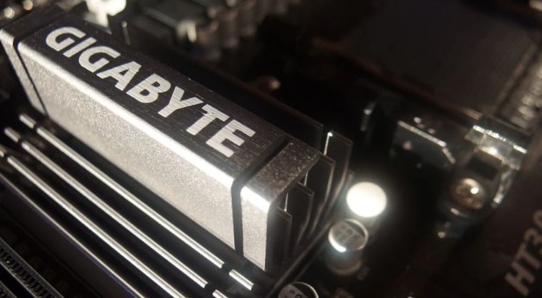 "جيجابايت" تعتذر من الصين بعد حظر منتجاتها ومقاطعة أودت بسعر أسهمها