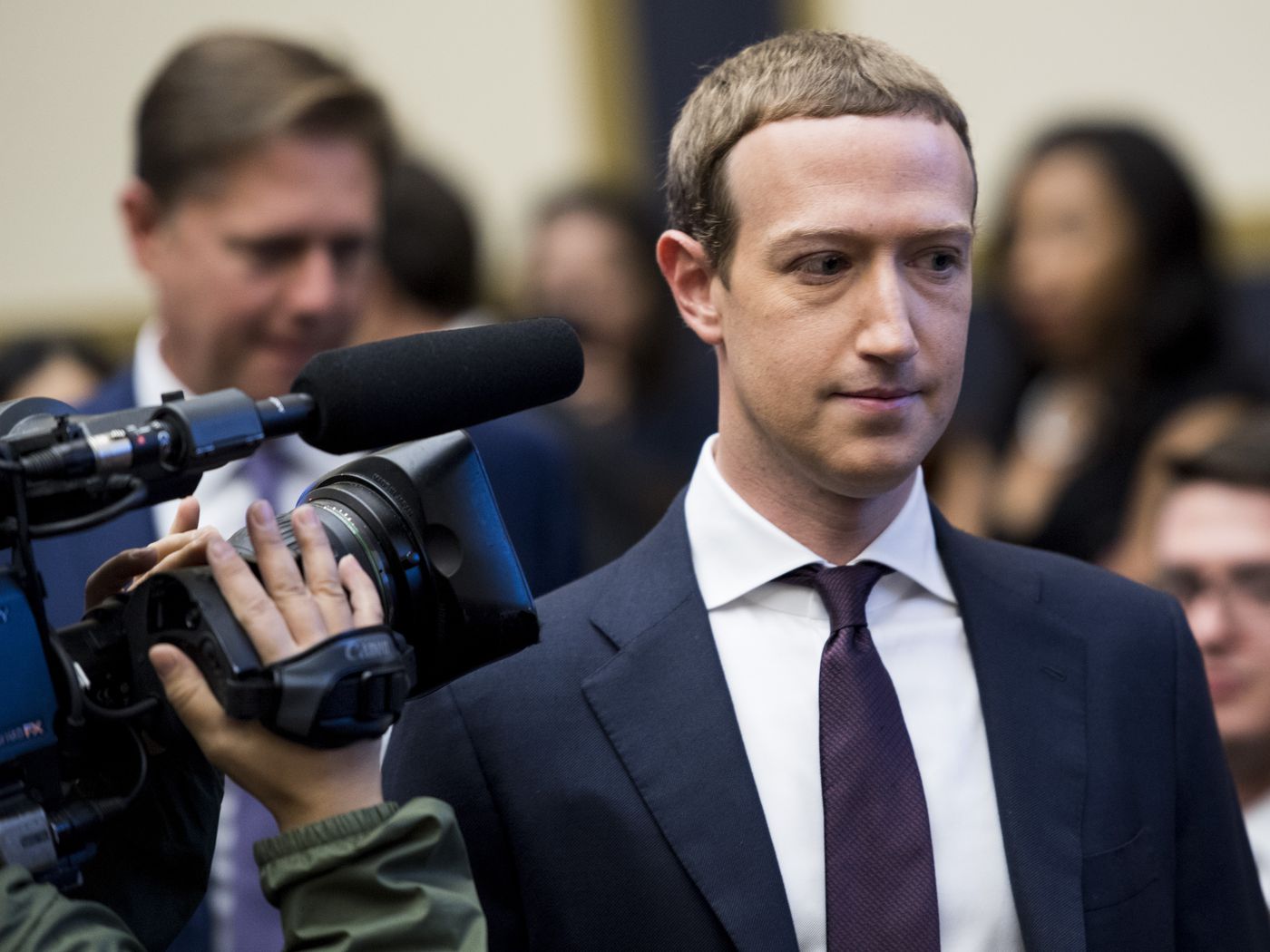 من تبنى، وسع، أقتل إلى انسخ، استحوذ، اقتل كيف تعزز عمالقة التقنية من احتكارها لمجالاتها