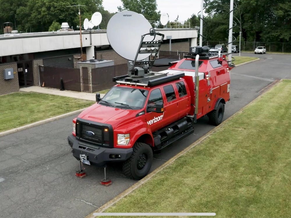 شاهد شاحنة THOR الثورية للاتصالات في أماكن الكوارث وفي حالات الطوارئ