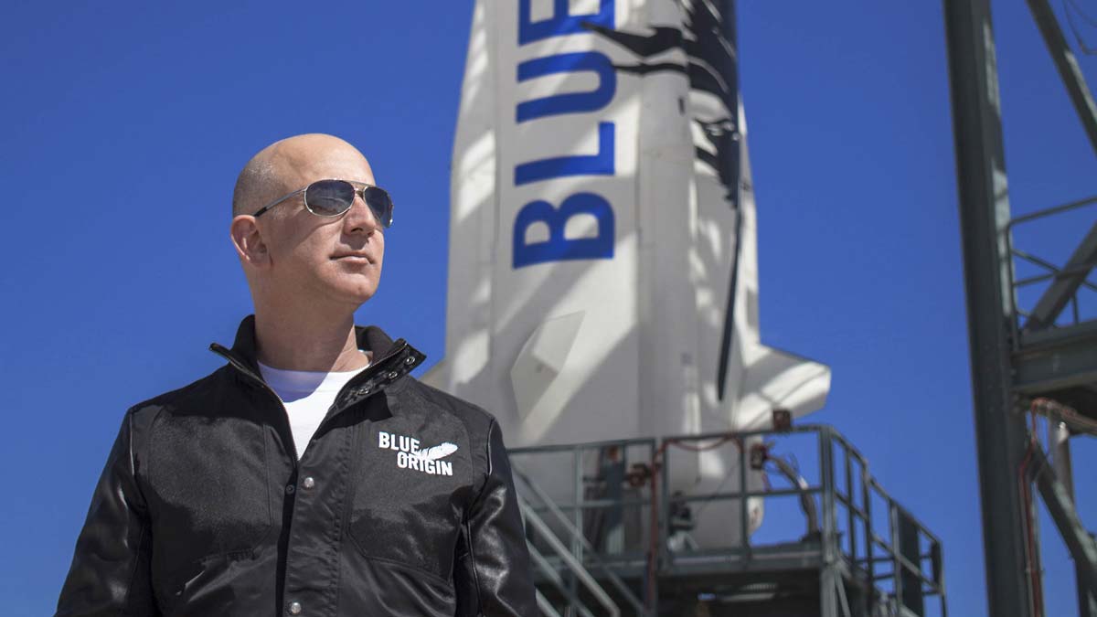موظفو Blue Origin يتهمون جيف بيزوس بالتضحية بالسلامة للفوز بسباق الفضاء