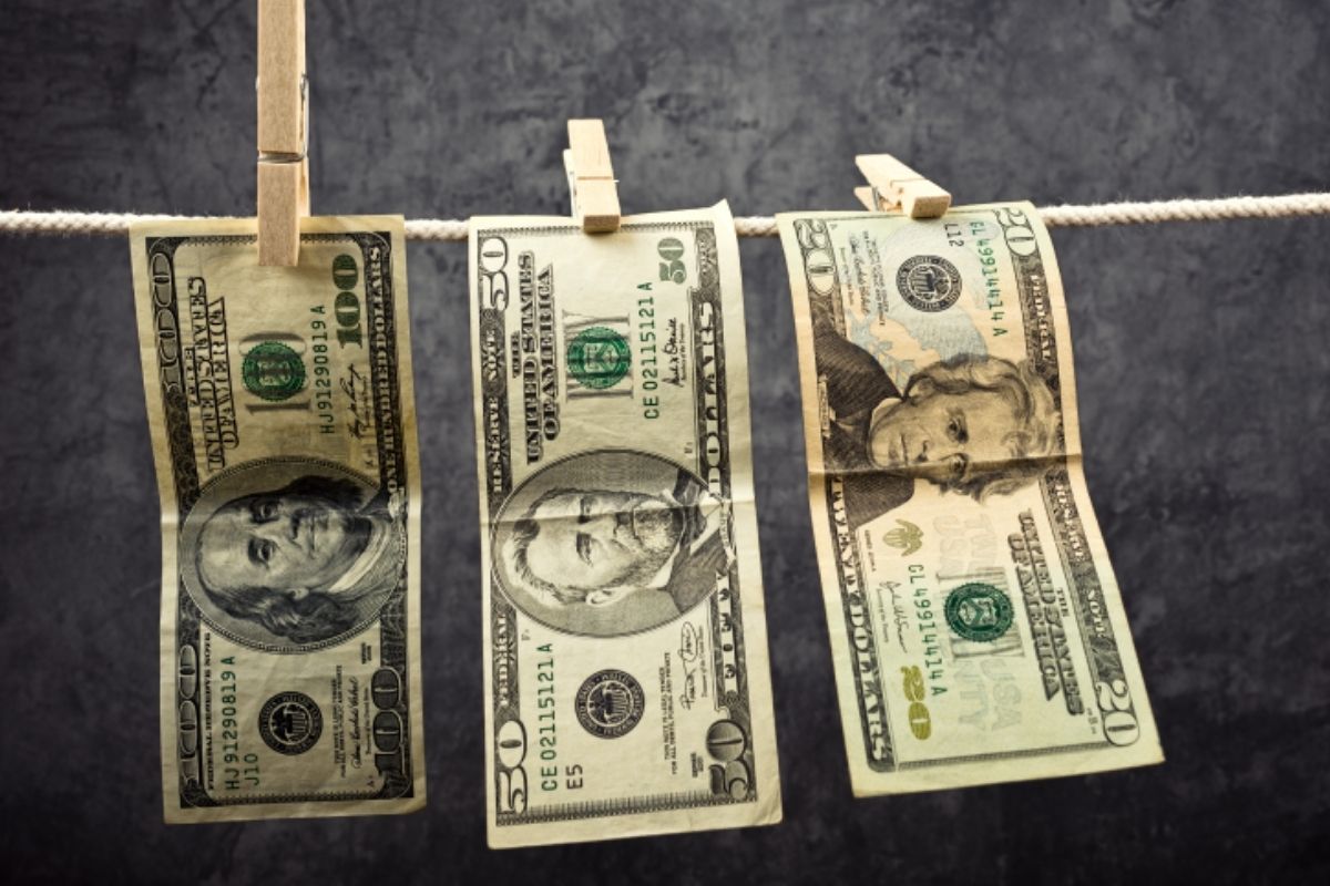 غسيل الأموال