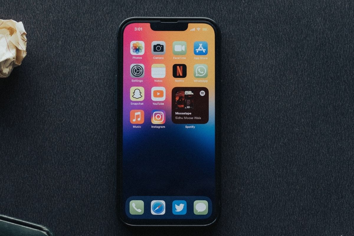 سعر الايفون ١٣ في الكويت