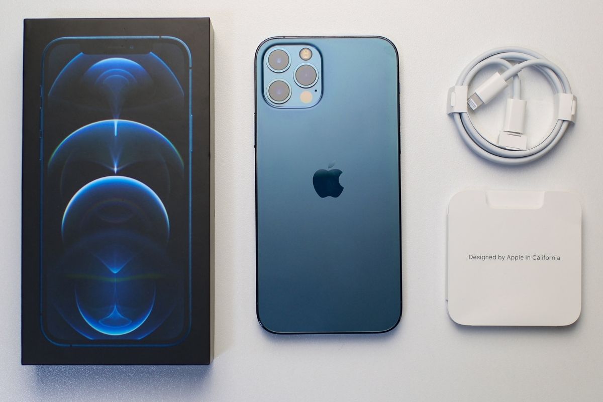 سعر الايفون 12 برو في السعودية