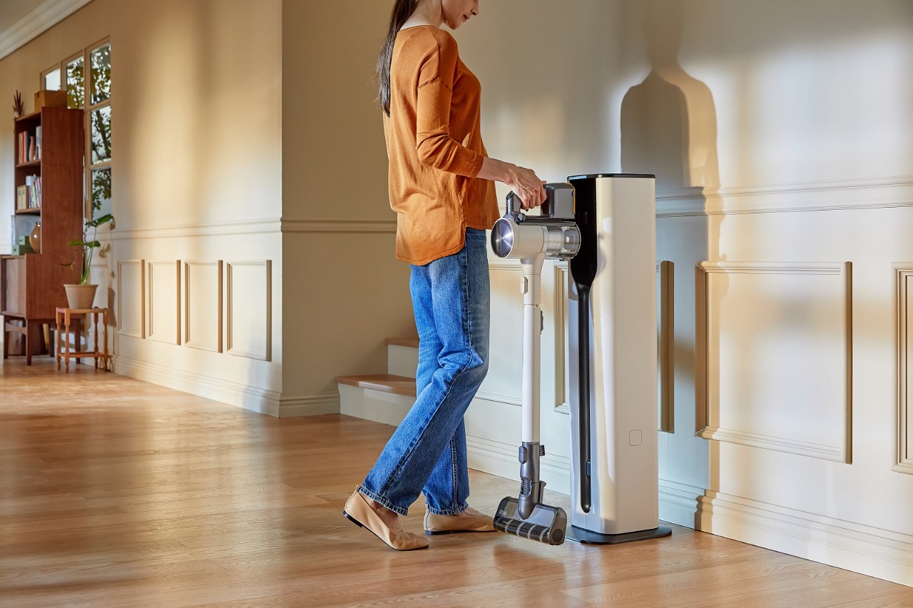 مكنسة كهربائية ذكية لتنظيف أسهل وأسرع - LG A9 Kompressor