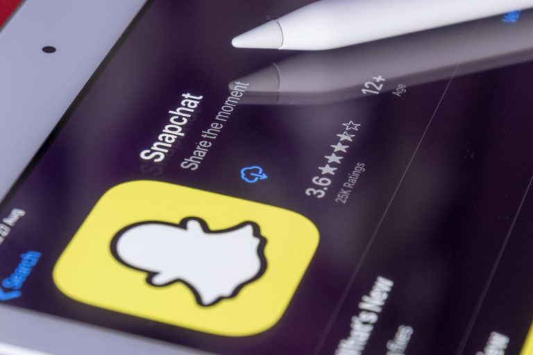 كيف اشوف ستوري سناب بدون مايدري