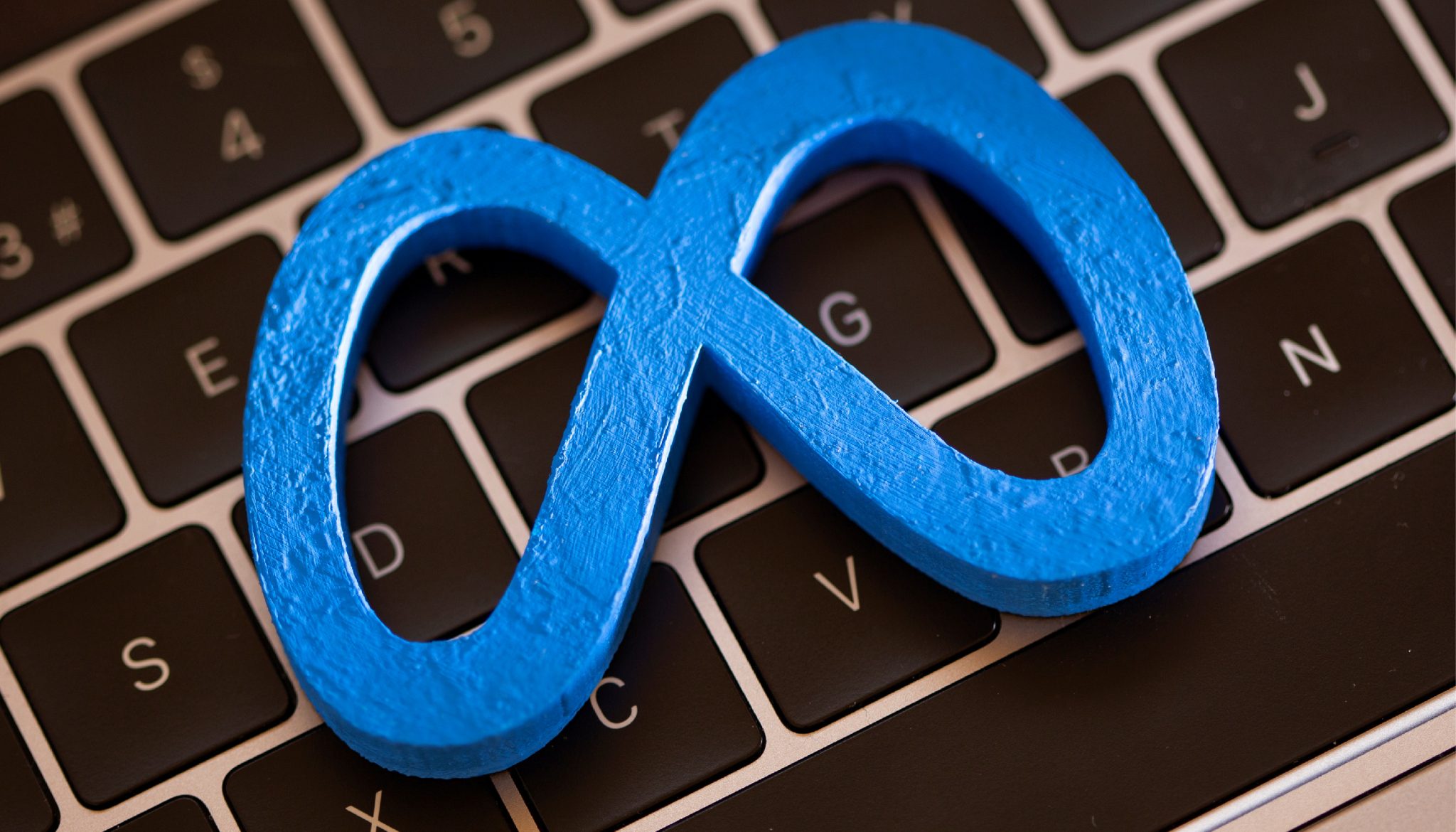 ميتا تطلب من المستخدمين تعليم الشات بوت الخاص بها