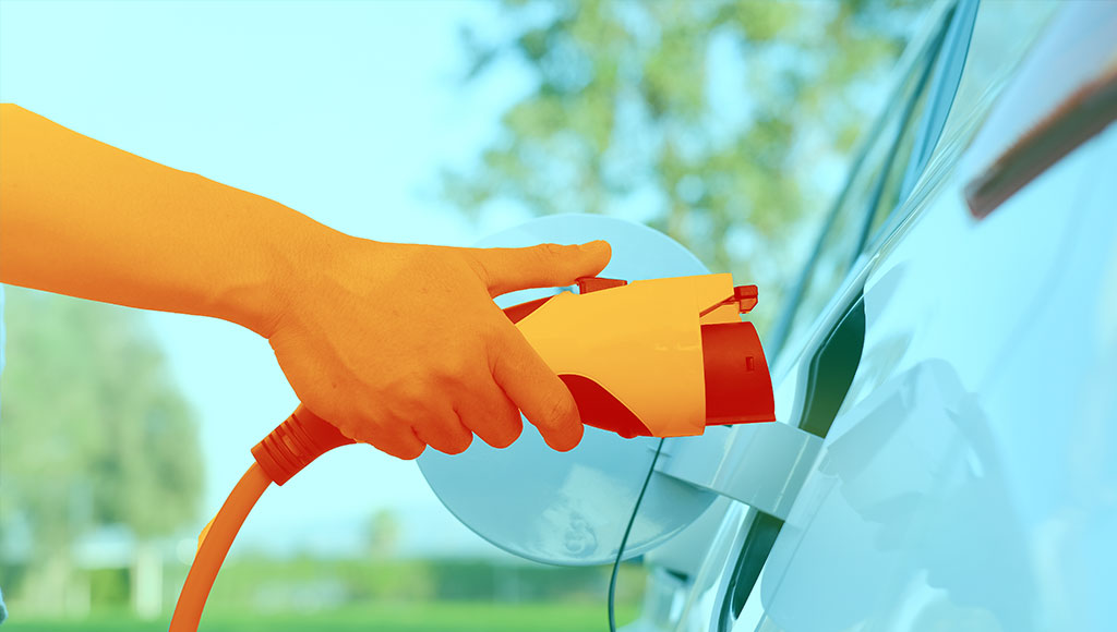 النرويج تتصدر السباق العالمي نحو السيارات الكهربائية مع 80% من مبيعات العام الماضي