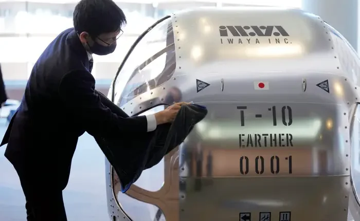 space balloon capsule