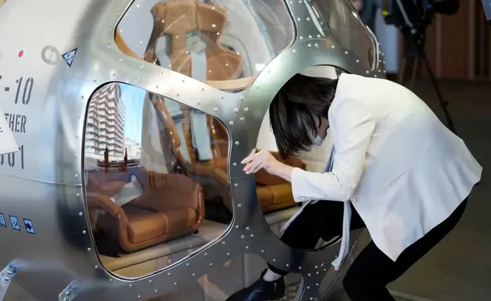 space balloon capsule entry