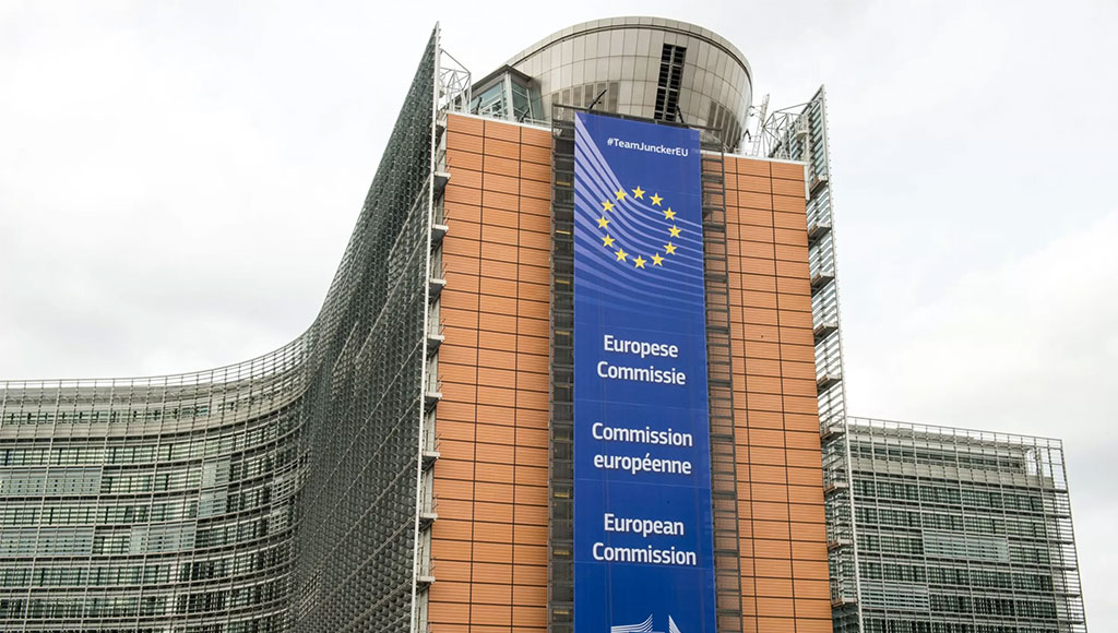 الاتحاد الأوروبي يفرض تشريعات "تقص أجنحة" منصات الإنترنت الكبرى