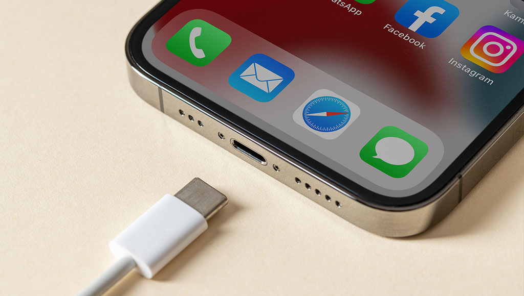 هواتف أيفون تتحول إلى منفذ USB-C، كل ما يجب أن تعرفه عن ذلك