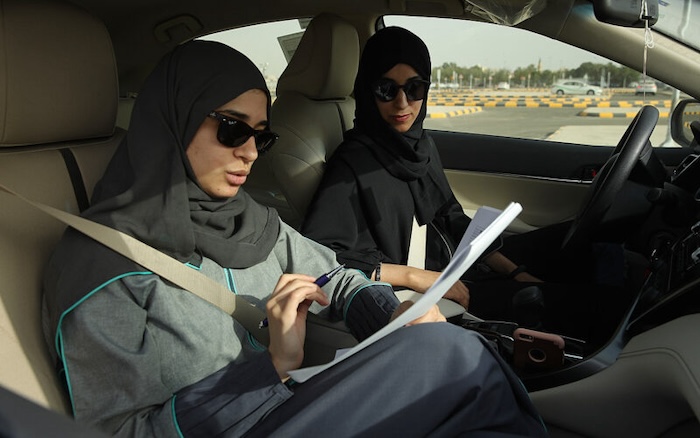 إصدار رخصة قيادة للنساء