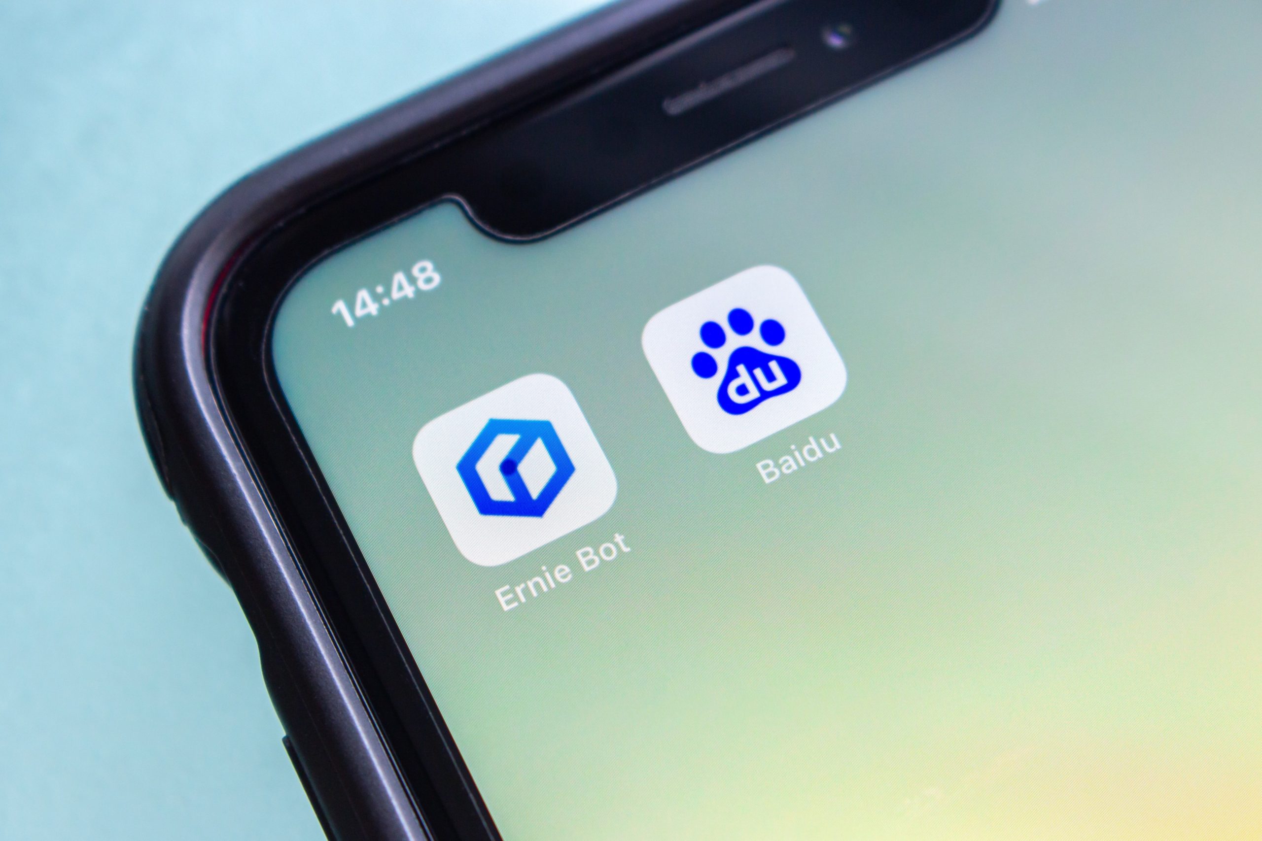 بدلاً من خدمات Google المحظورة، Apple تختبر إضافة الذكاء الاصطناعي من Baidu إلى هواتفها في الصين