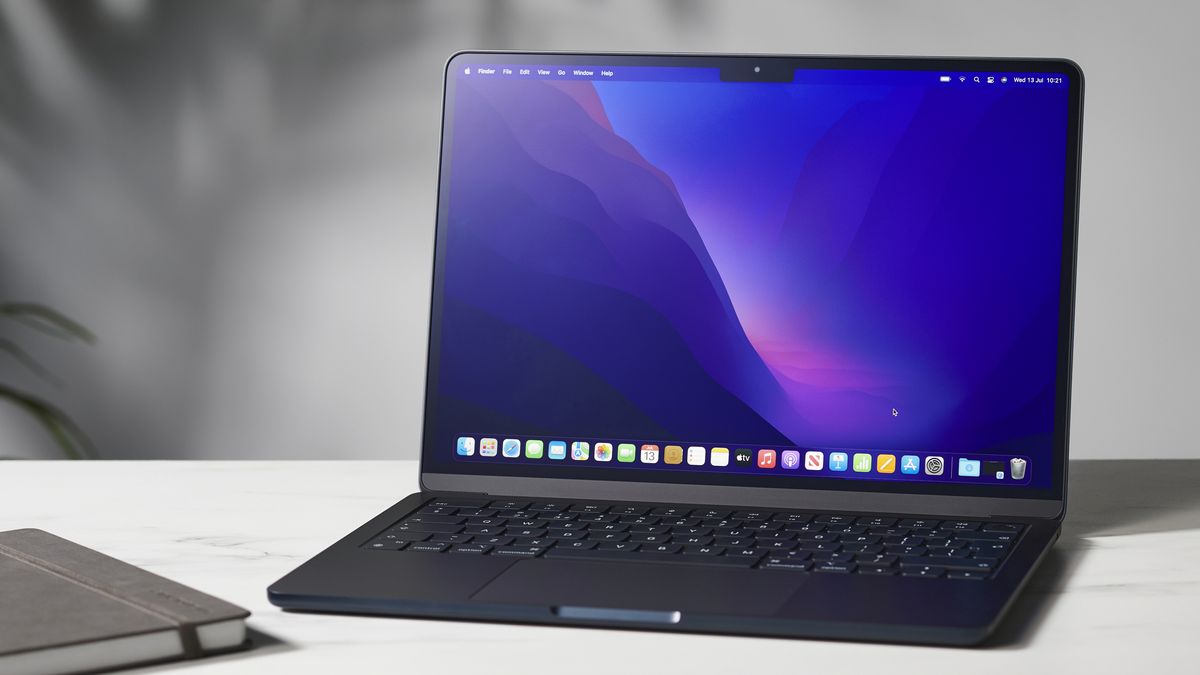 شركة Apple تكشف النقاب عن لابتوبات MacBook Air الجديدة بمقاسي 13 و15 بوصة وشريحة M3