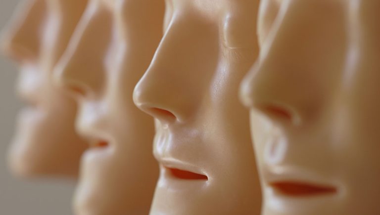 شركة تتيح صنع نسخة ذكاء اصطناعي منك لحضور اجتماعاتك وأداء مهامك